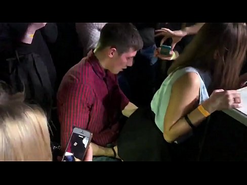 ❤️ Echter Sex in einem russischen Nachtclub. 18-jährige russische Mädchen in den Anus und Vagina gefickt in einem Nachtclub ❤️❌ Sluts bei de.filmepornonline.ru ️❤